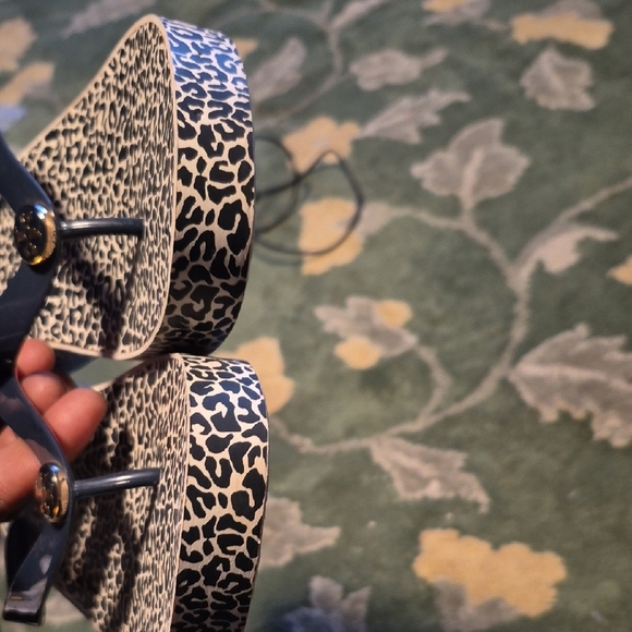 Tory Burch Animal Print Sandals with Black Straps - Picture 5 of 8